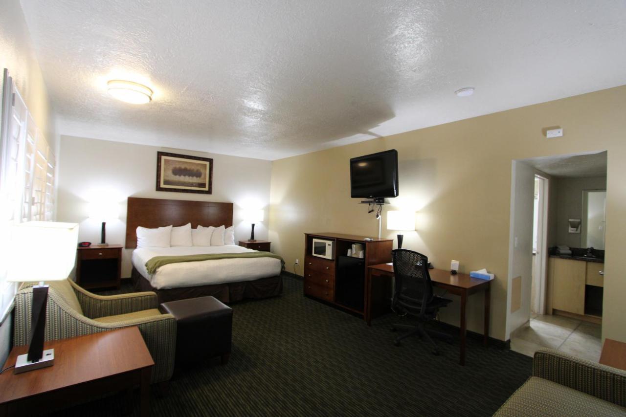 Dinosaur Inn & Suites Vernal Exterior photo