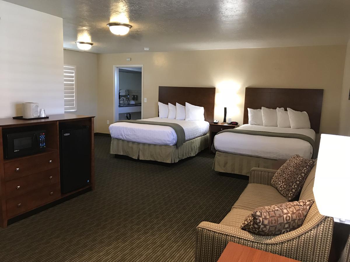 Dinosaur Inn & Suites Vernal Exterior photo