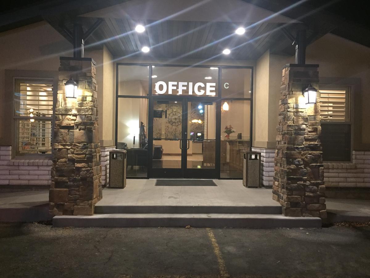 Dinosaur Inn & Suites Vernal Exterior photo